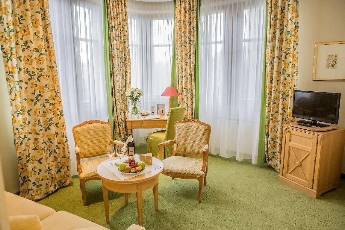 Central-Hotel Kaiserhof Hannover 4*,