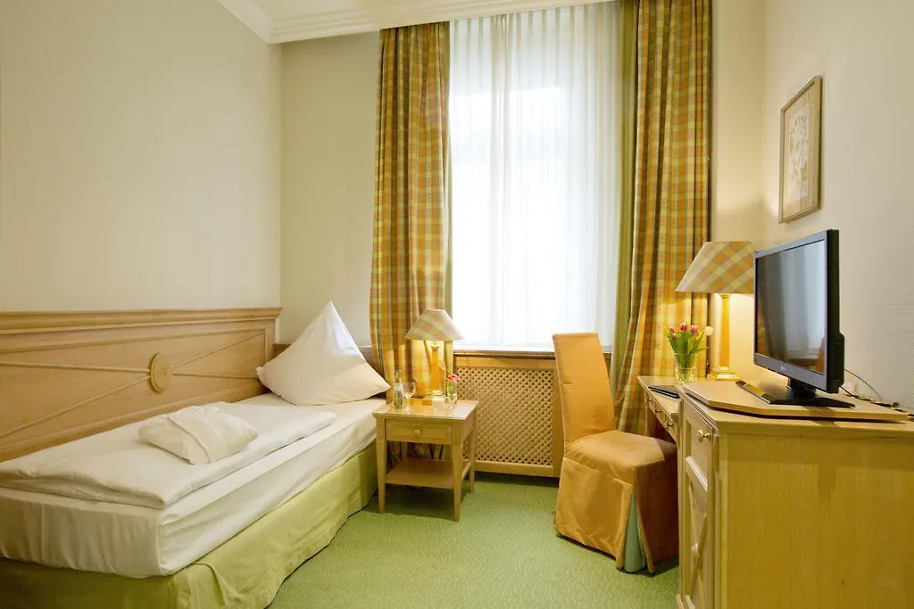Central-Hotel Kaiserhof Hannover 4*,